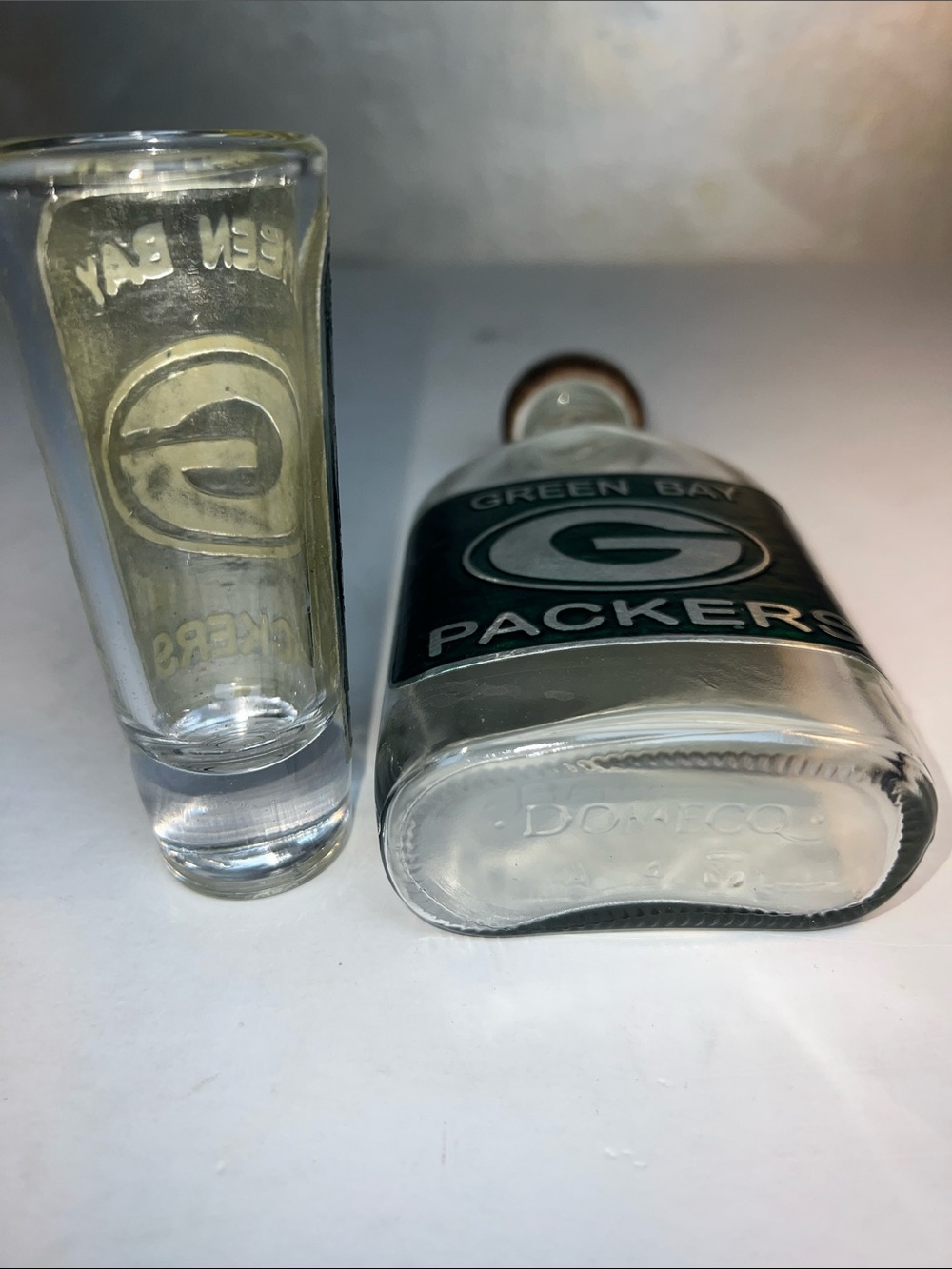 Green Glass Decanter and Shot Glass Set - Green Bay Packers Style - Picture 2 of 4